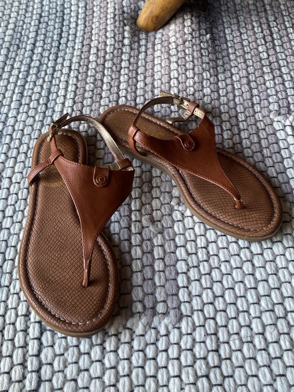 Circus by Sam Edelman Carolina Brown Sandals T-Strap Design